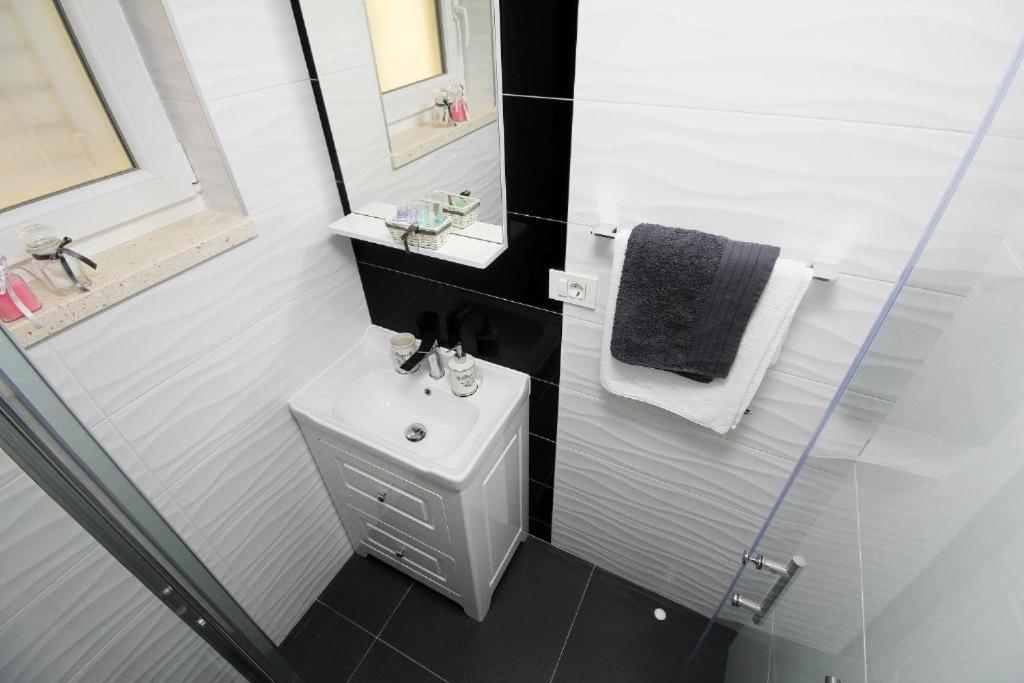Apartments Tomas Makarska Ngoại thất bức ảnh